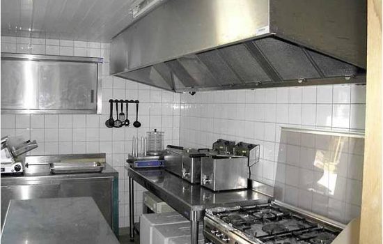 Nettoyage-hotte-cuisine-professionnelle-44